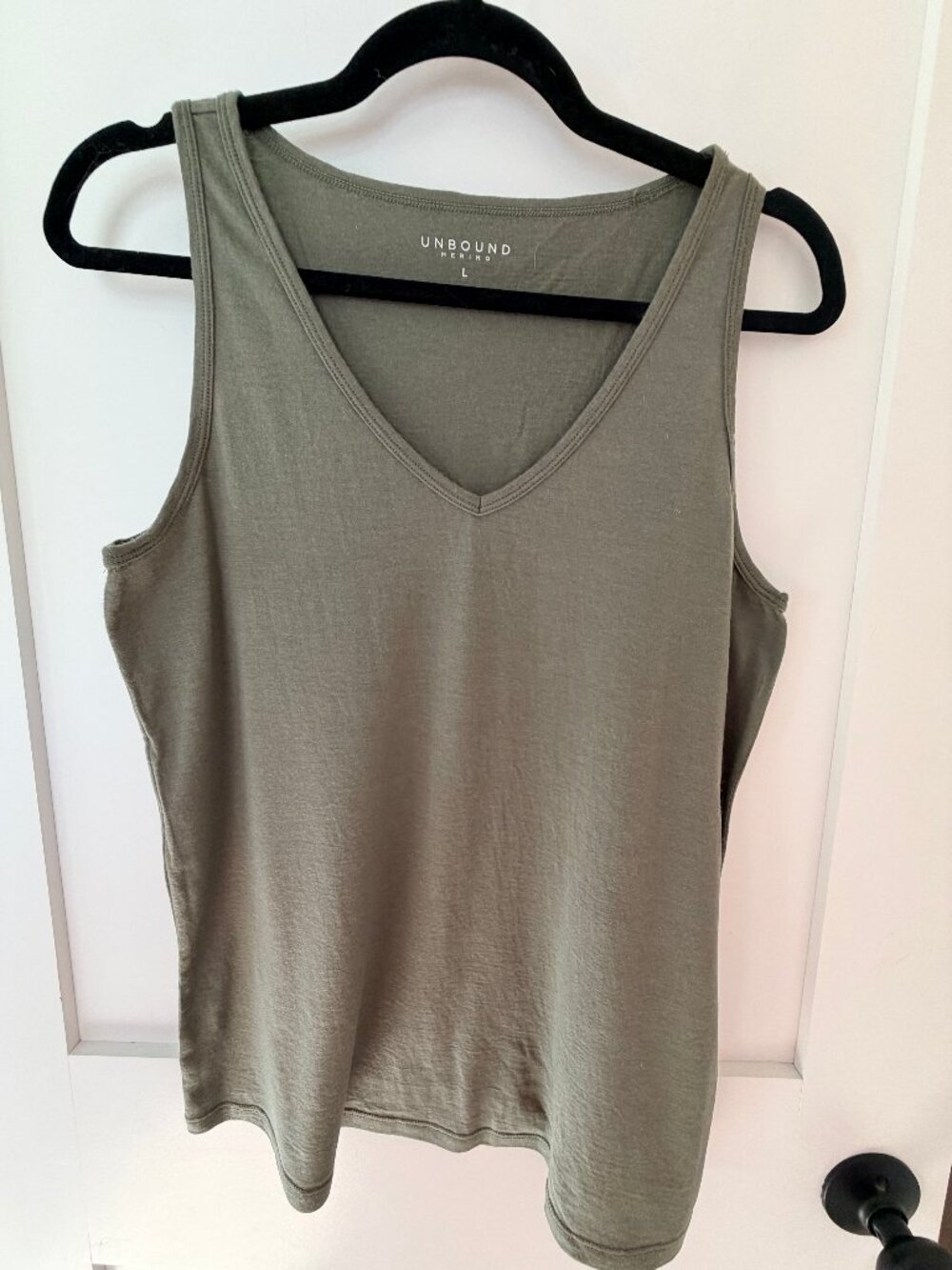 Unbound Merino Women's Relaxed V-Neck Tank Top Dark Olive Green Size L - Picture 4 of 13